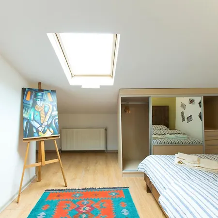 Port Apartment *
